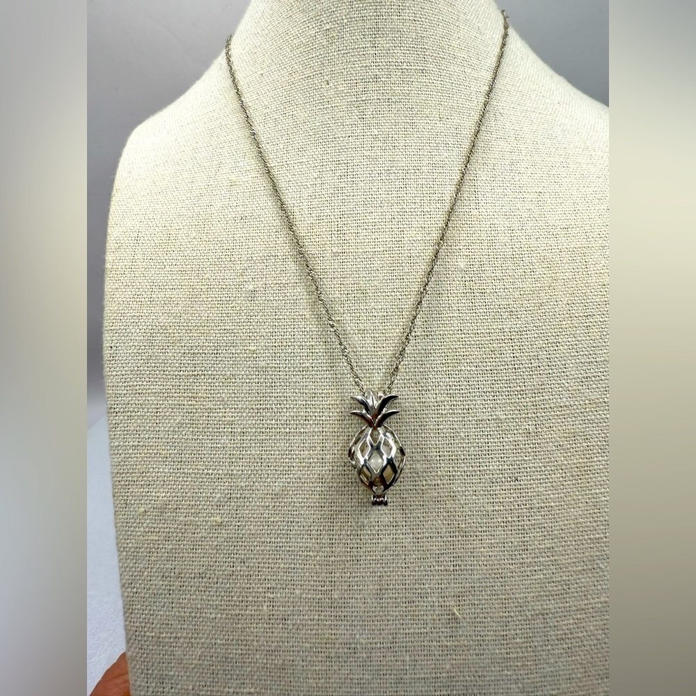 Elegant Silver‎ Toned Pineapple Pendant Necklace 18kgp